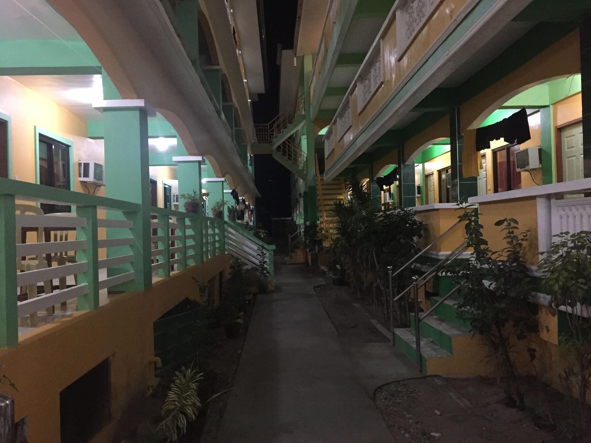 White Beach Hotel Puerto Galera Powered By Cocotel Ngoại thất bức ảnh