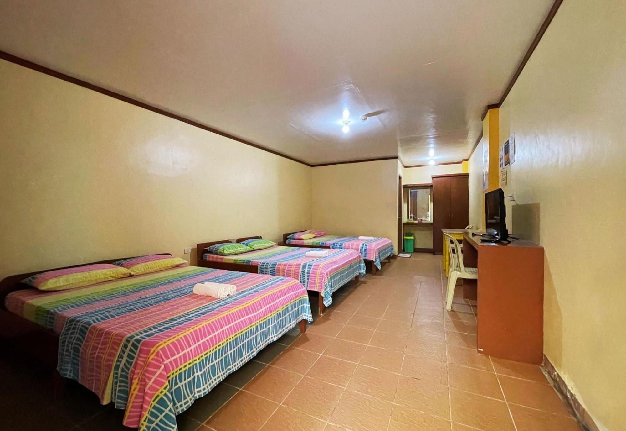 White Beach Hotel Puerto Galera Powered By Cocotel Ngoại thất bức ảnh