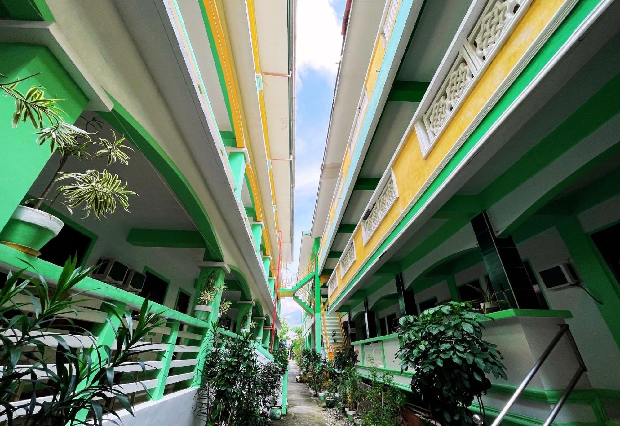 White Beach Hotel Puerto Galera Powered By Cocotel Ngoại thất bức ảnh